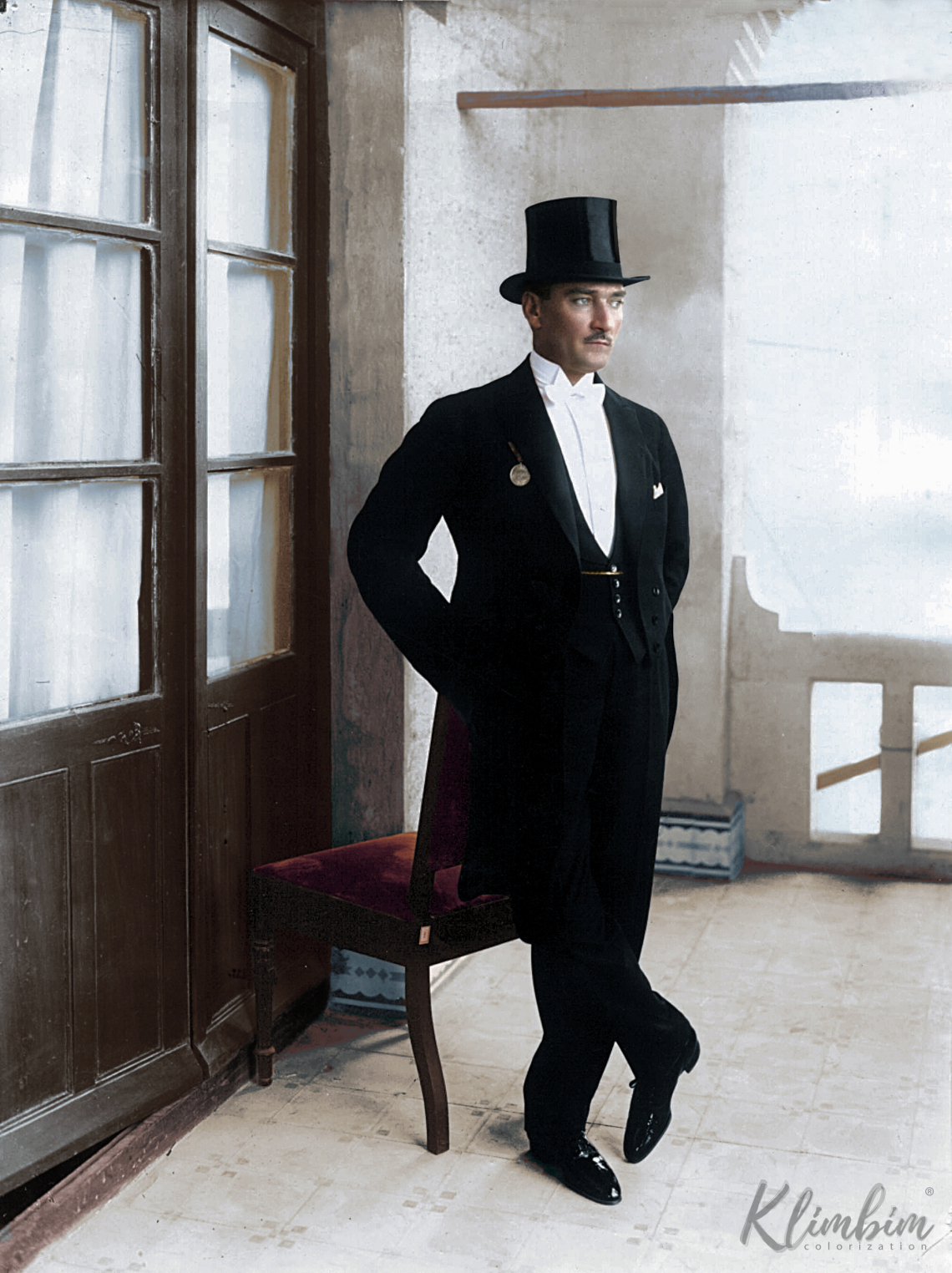 Atatürk_in_white_tie-color.jpg