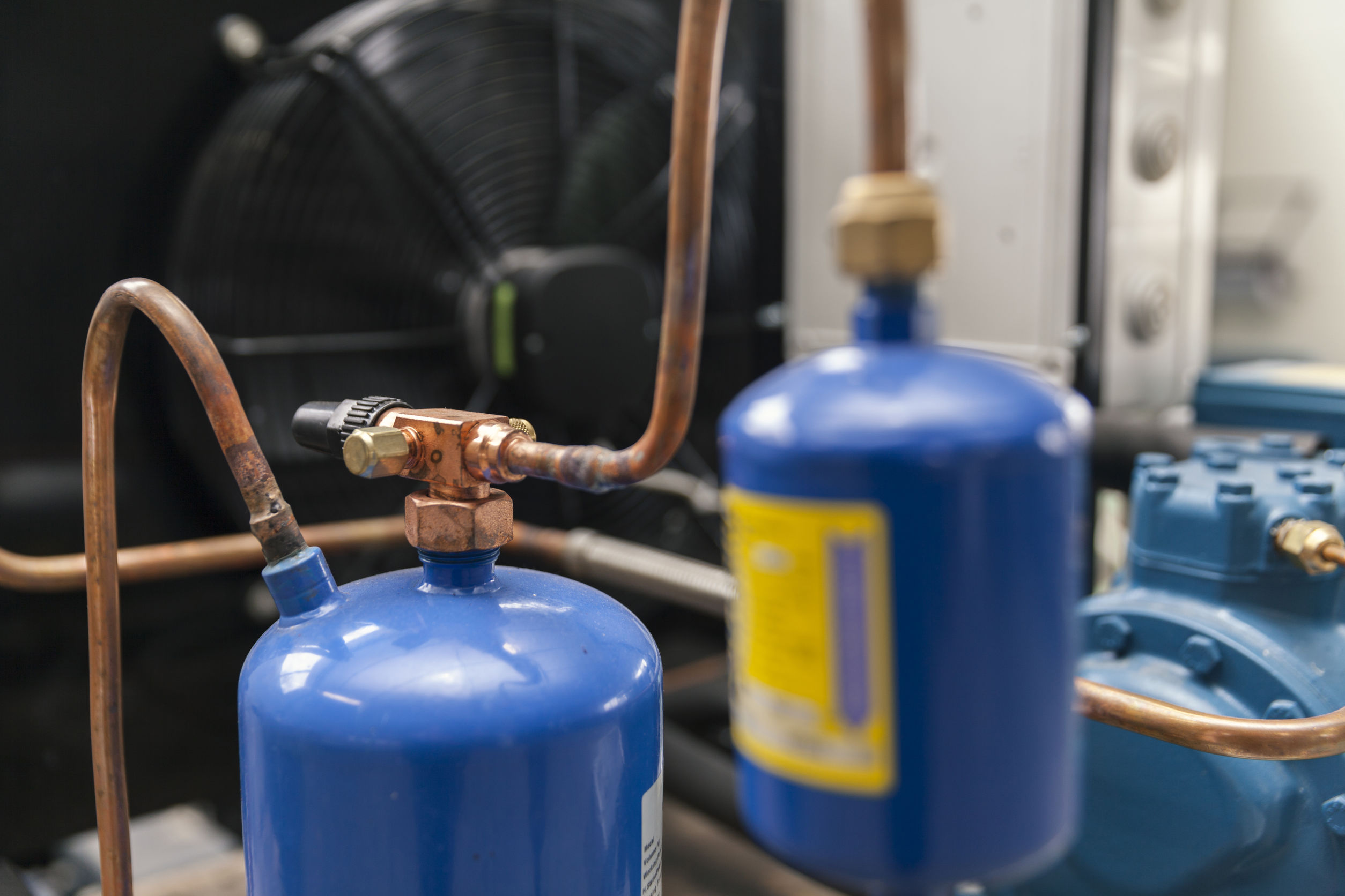 Why receivers and accumulators in refrigeration cycles?