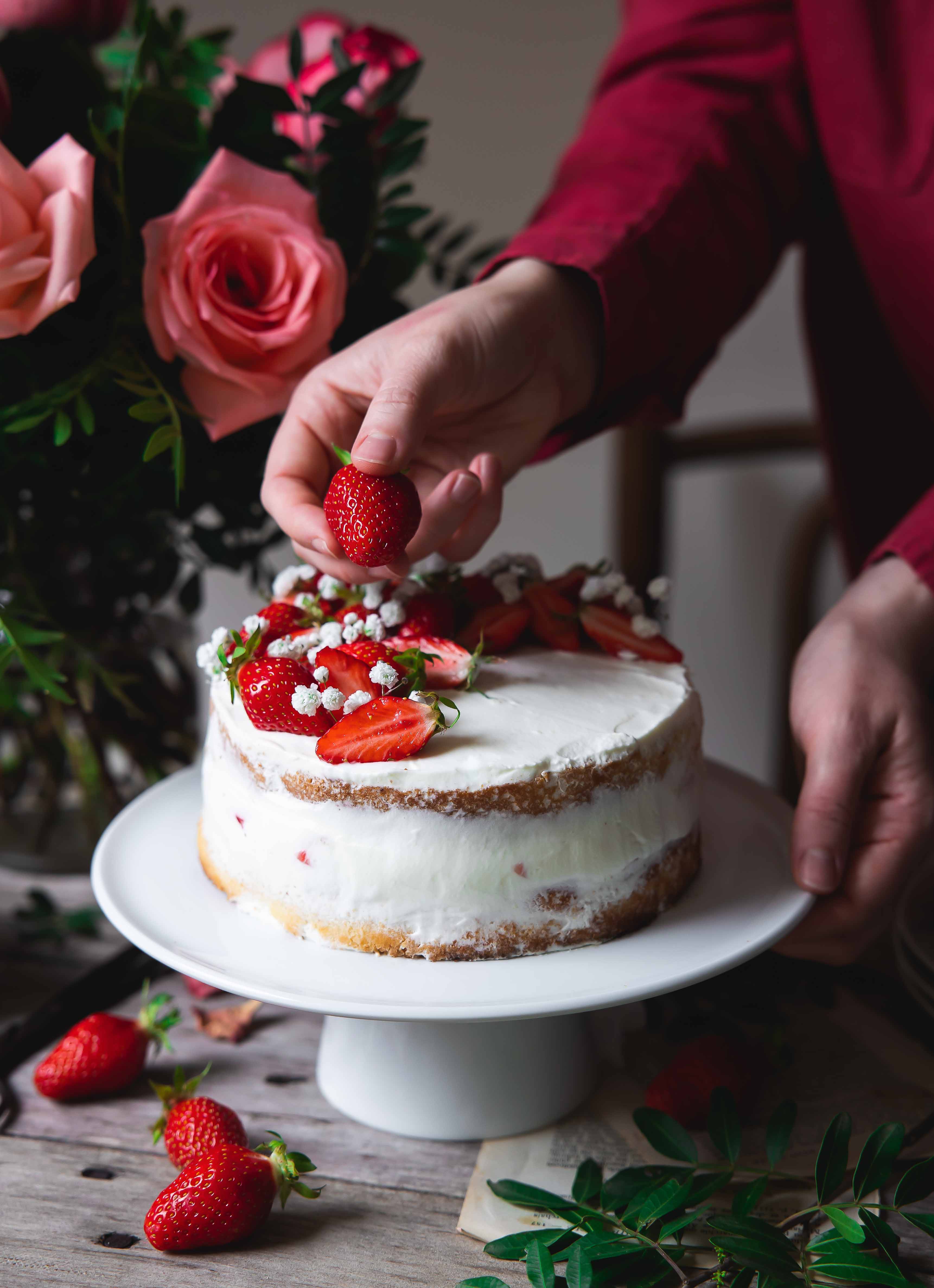 Naked Cake Aux Fraises Et A La Rose Sans Gluten Sweetnesslab