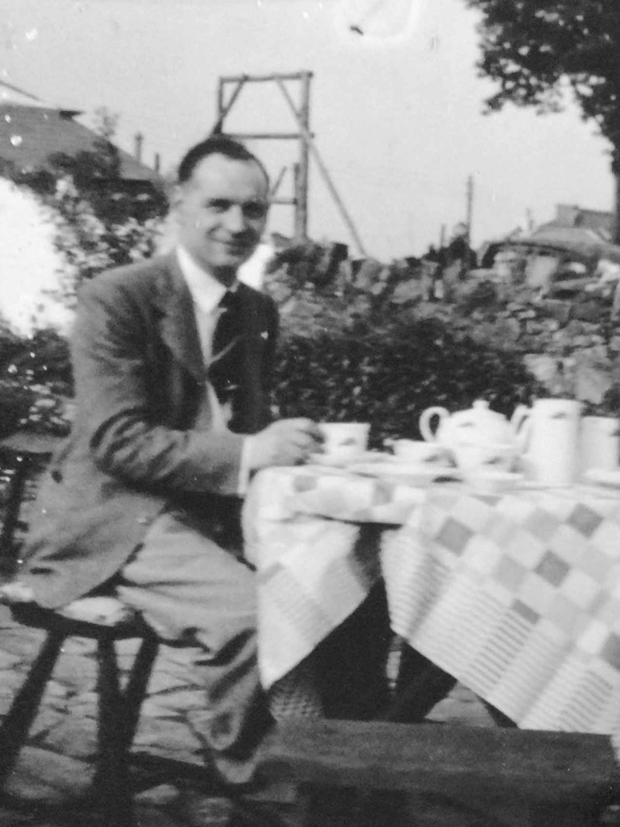 Leslie Amlot sitting at a table outside.