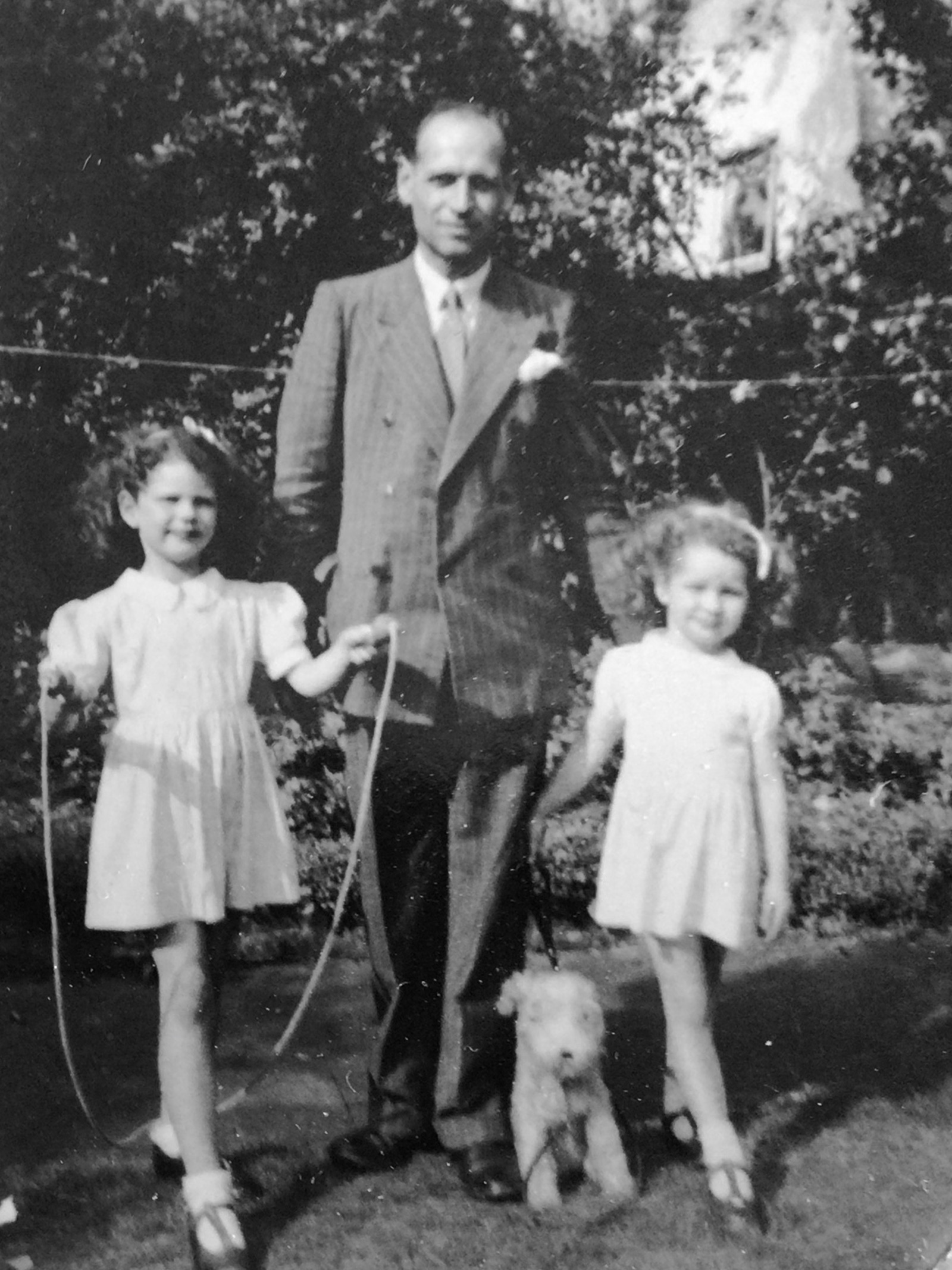 Leslie Amlot with his two daughters.
