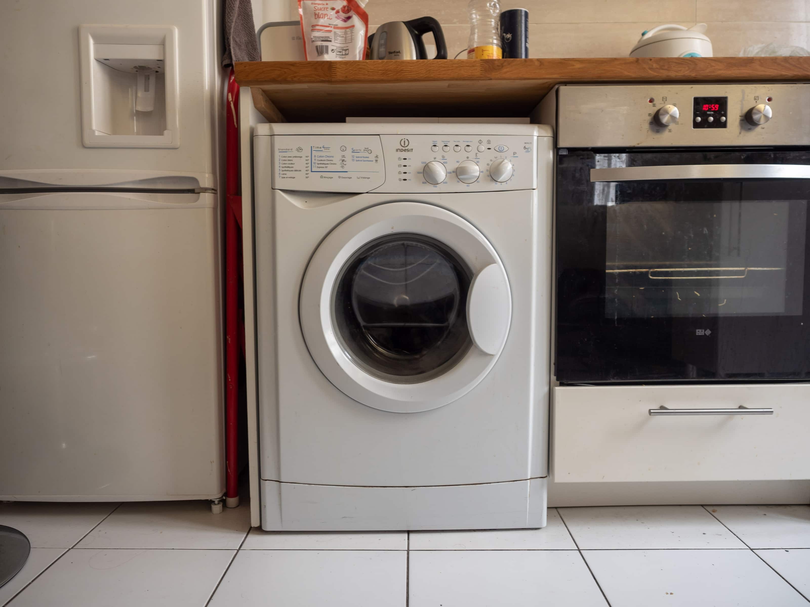 Lave-linge hublot : Comment trouver ma plaque signalétique