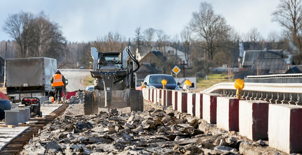 Trabado de demolicion en una obra de construcción