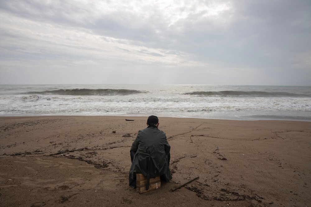 person-wearing-gray-dress-shirt-sitting-on-seashore-3368245.jpg