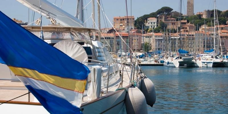 how to entry a marina safely with you boat