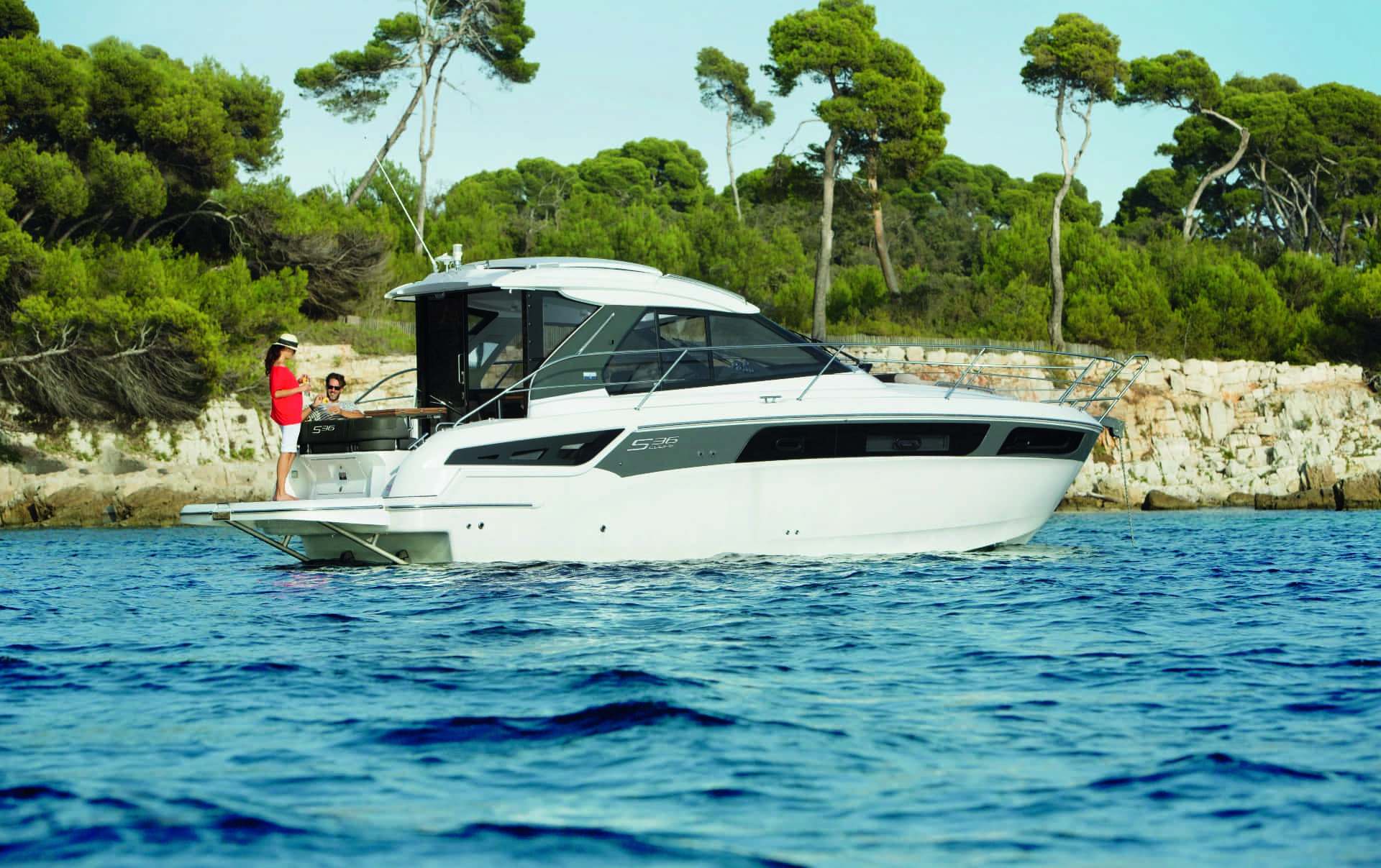 Bavaria S36 exteriör