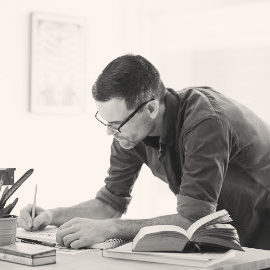 Portrait of Pascal working in a studio