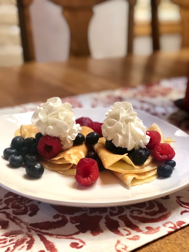 crepe with berries and cream