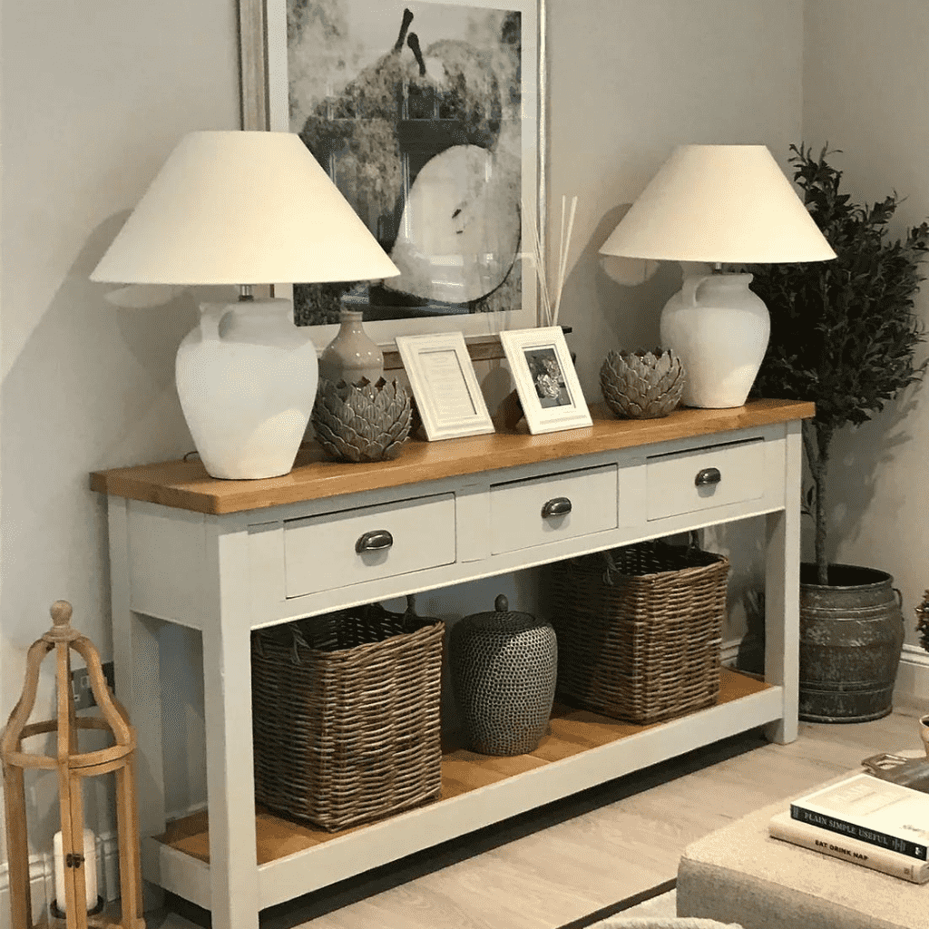 Meuble d'entrée avec paniers de rangement