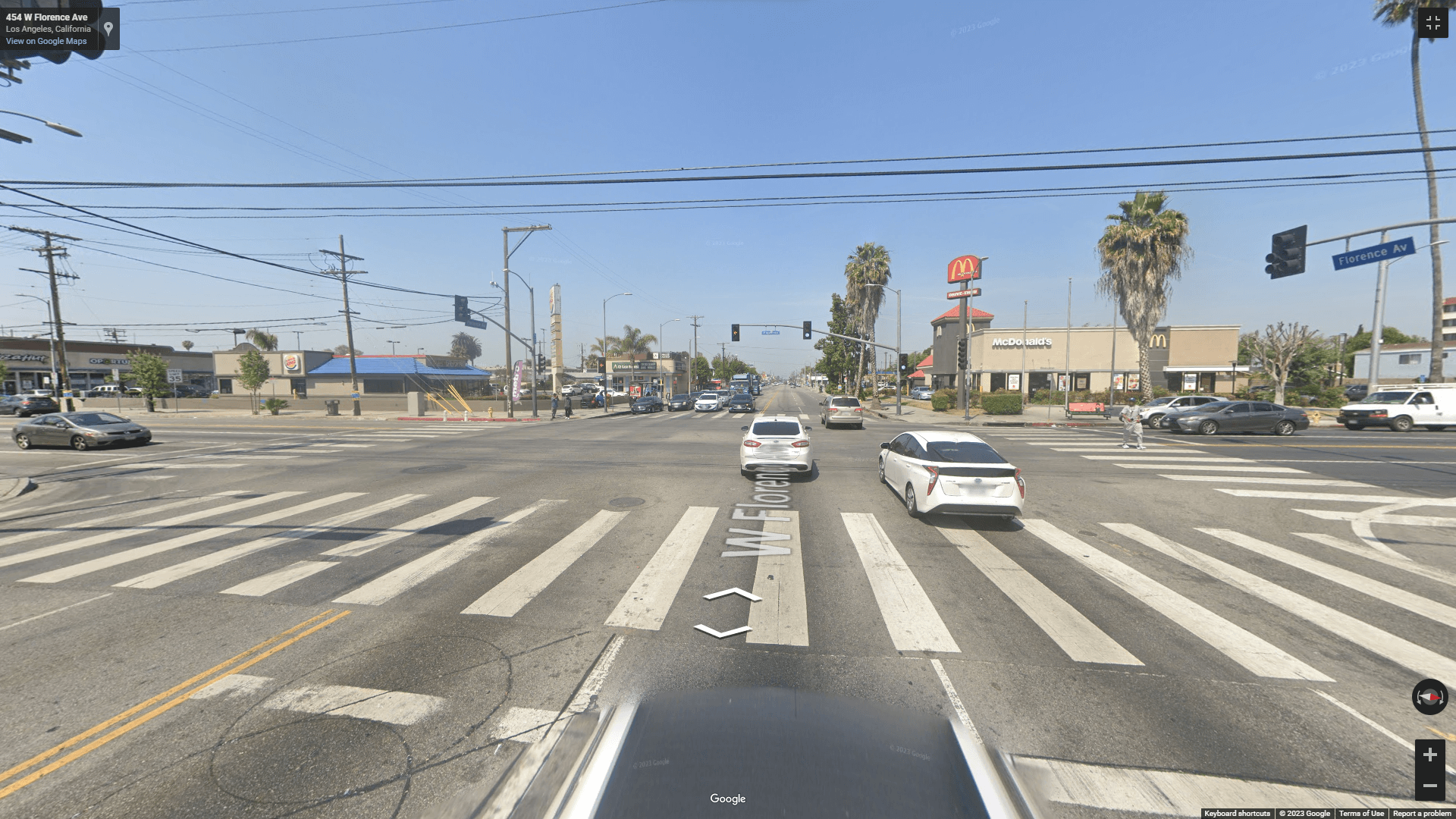 Avenida Florence y calle Figueroa 
