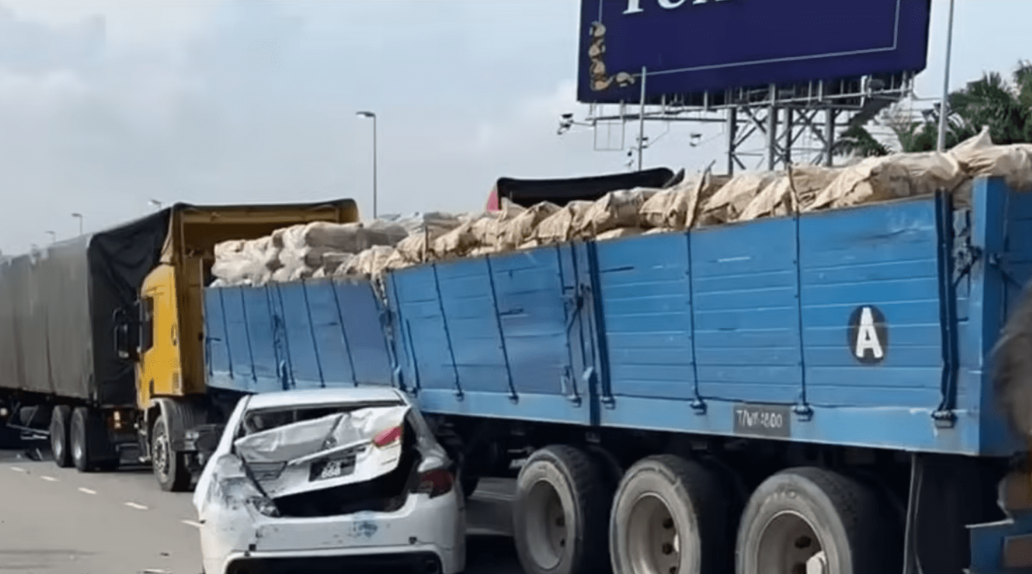 Car crashing against cargo truck