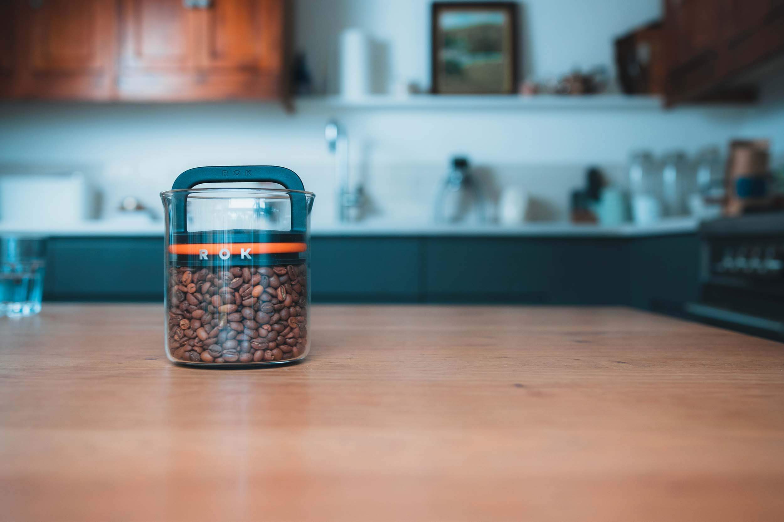 ROK Zero Jar filled with coffee on wooden table
