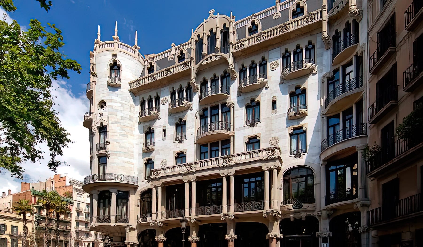 Die Fassade des Hotels Casa Fuster