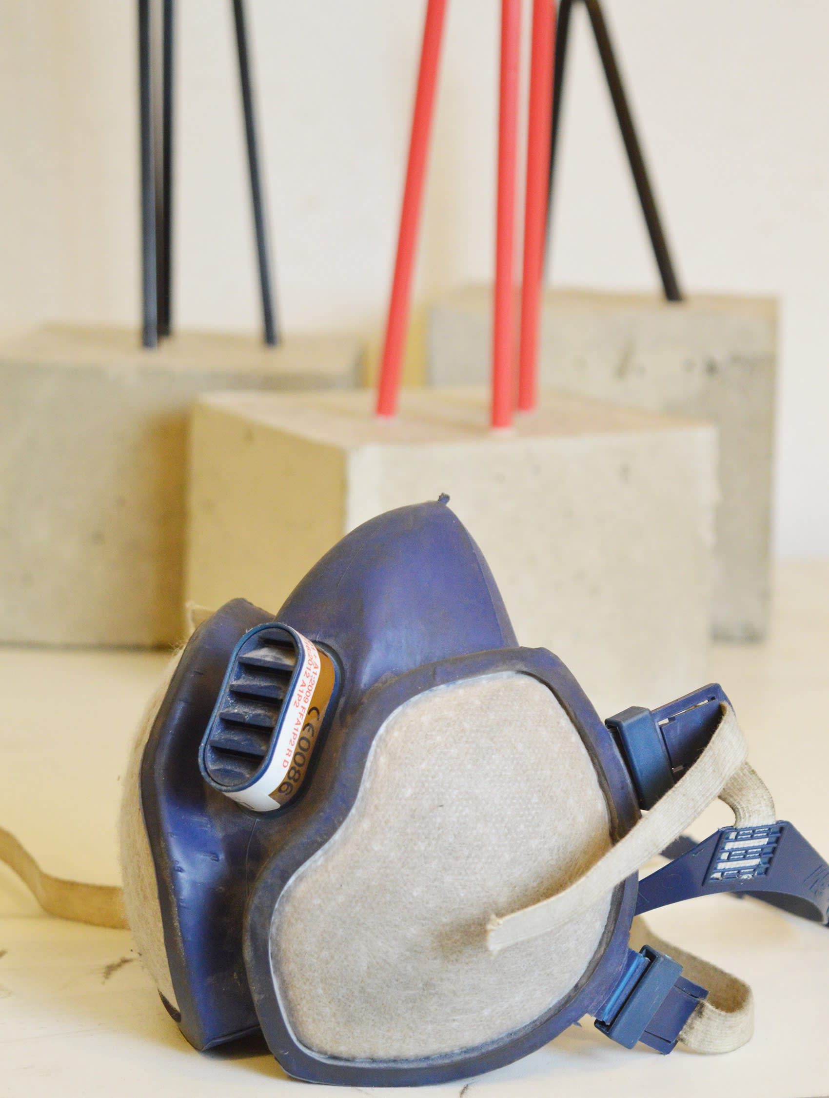 artwork, detail, concrete, metall, sculpture, red, black