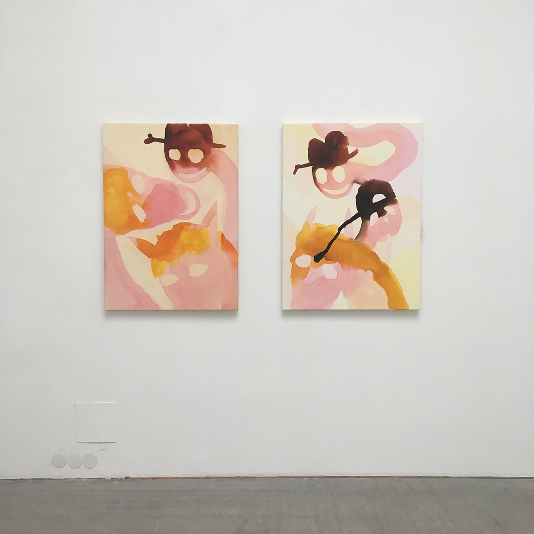 sarah bogner pink smoking horse painting at galerie raum mit licht