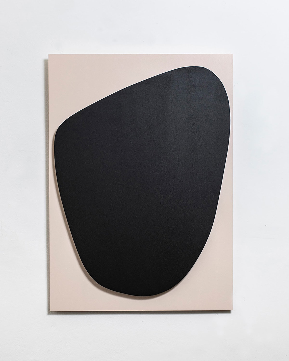 zs art gallery, shows the artwork from their artist Marie-France Goerens showing a light pink background with a black shape