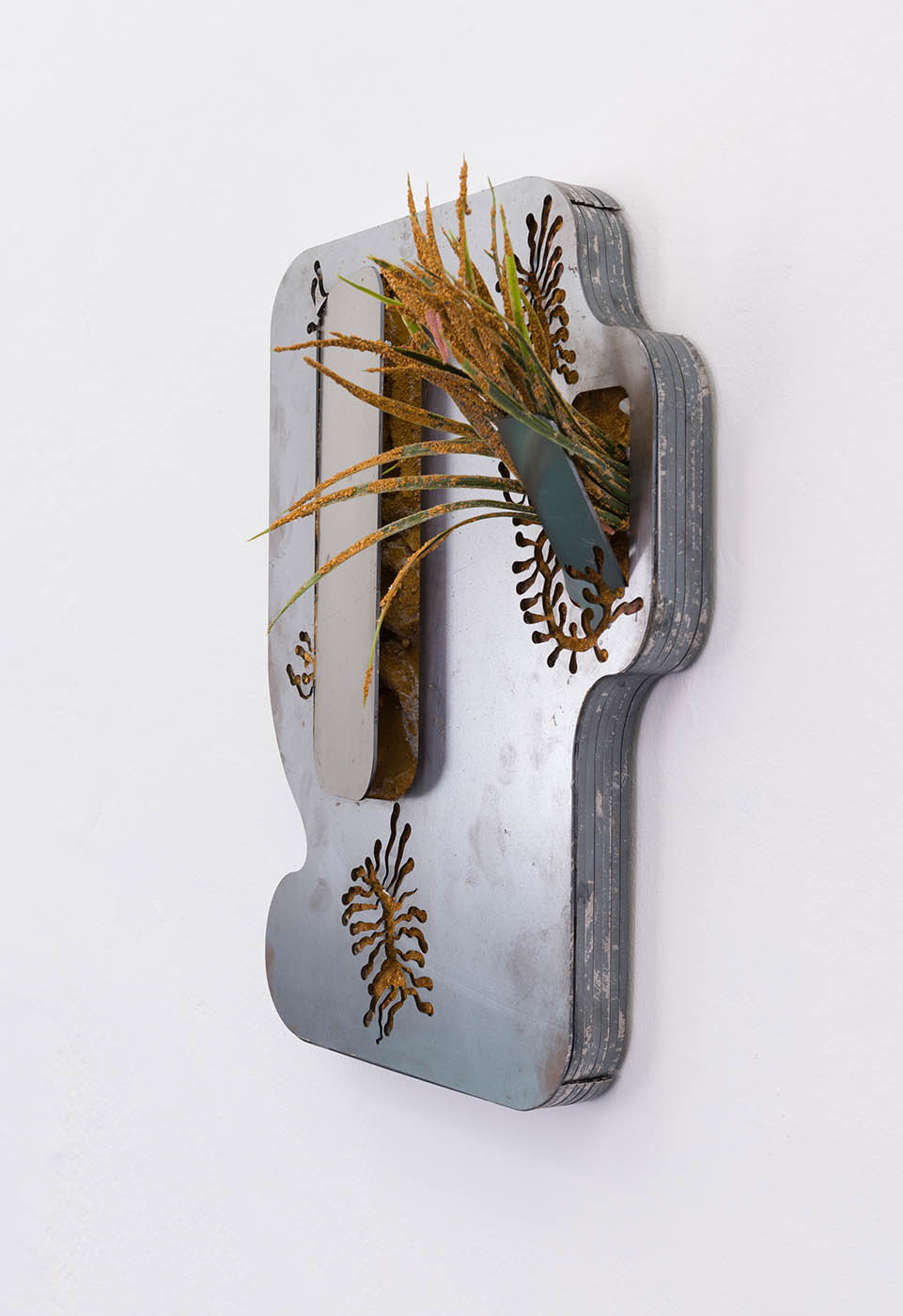 detail of an artwork, sculpture now, simon chovan