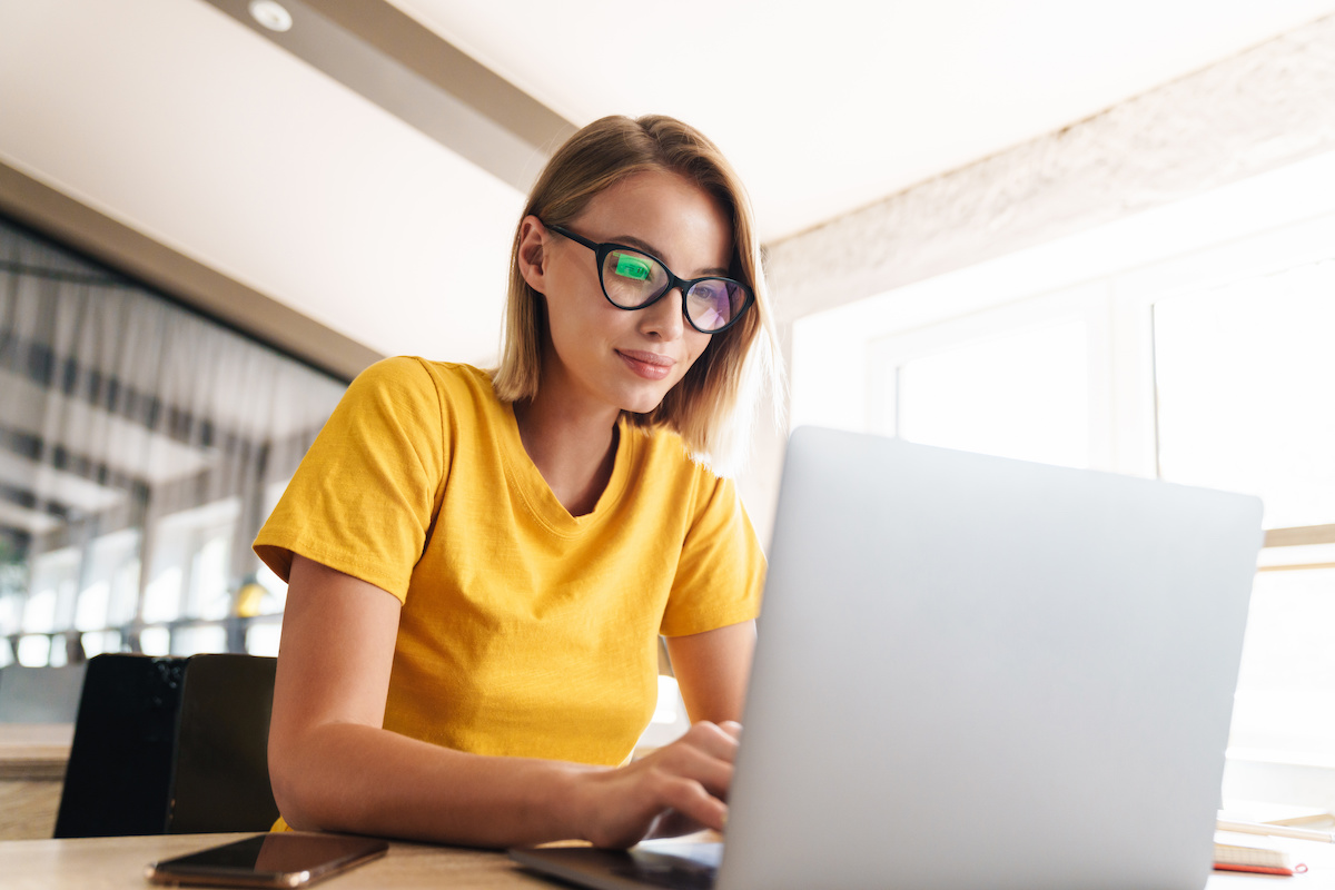 Volusion apps: woman with eyeglasses working on her laptop