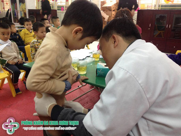 Khi nào cần khám nam khoa cho bé trai?