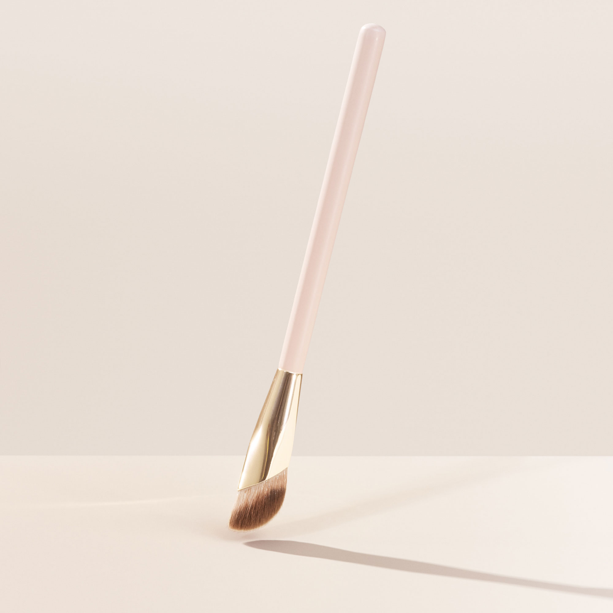 Rare Beauty Liquid Touch Concealer Brush, RM79