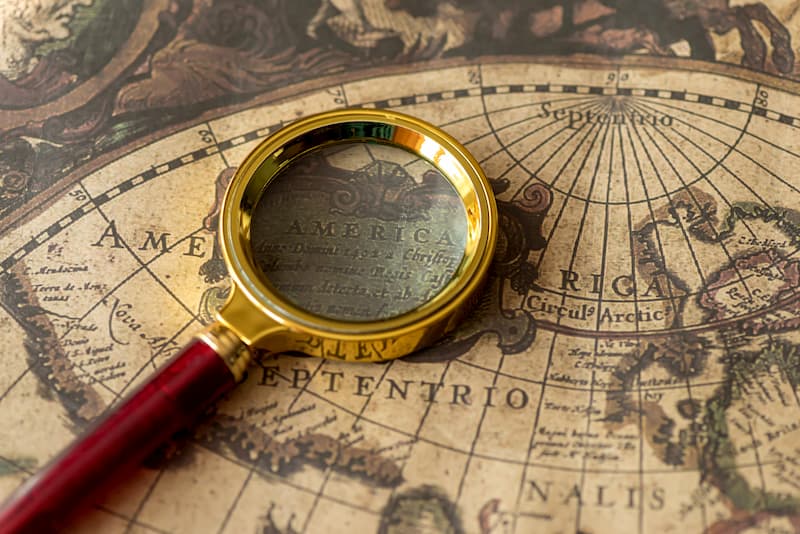 What is SEO? Image with a magniying glass searching a world map