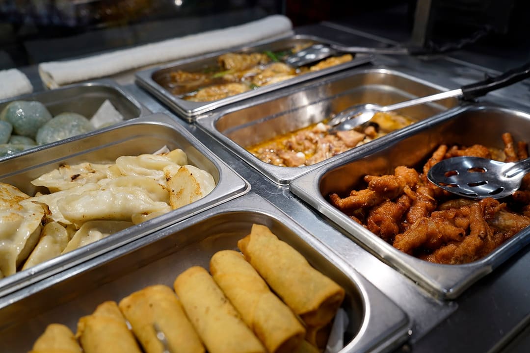 Hot Foods & Party Trays County Square Market