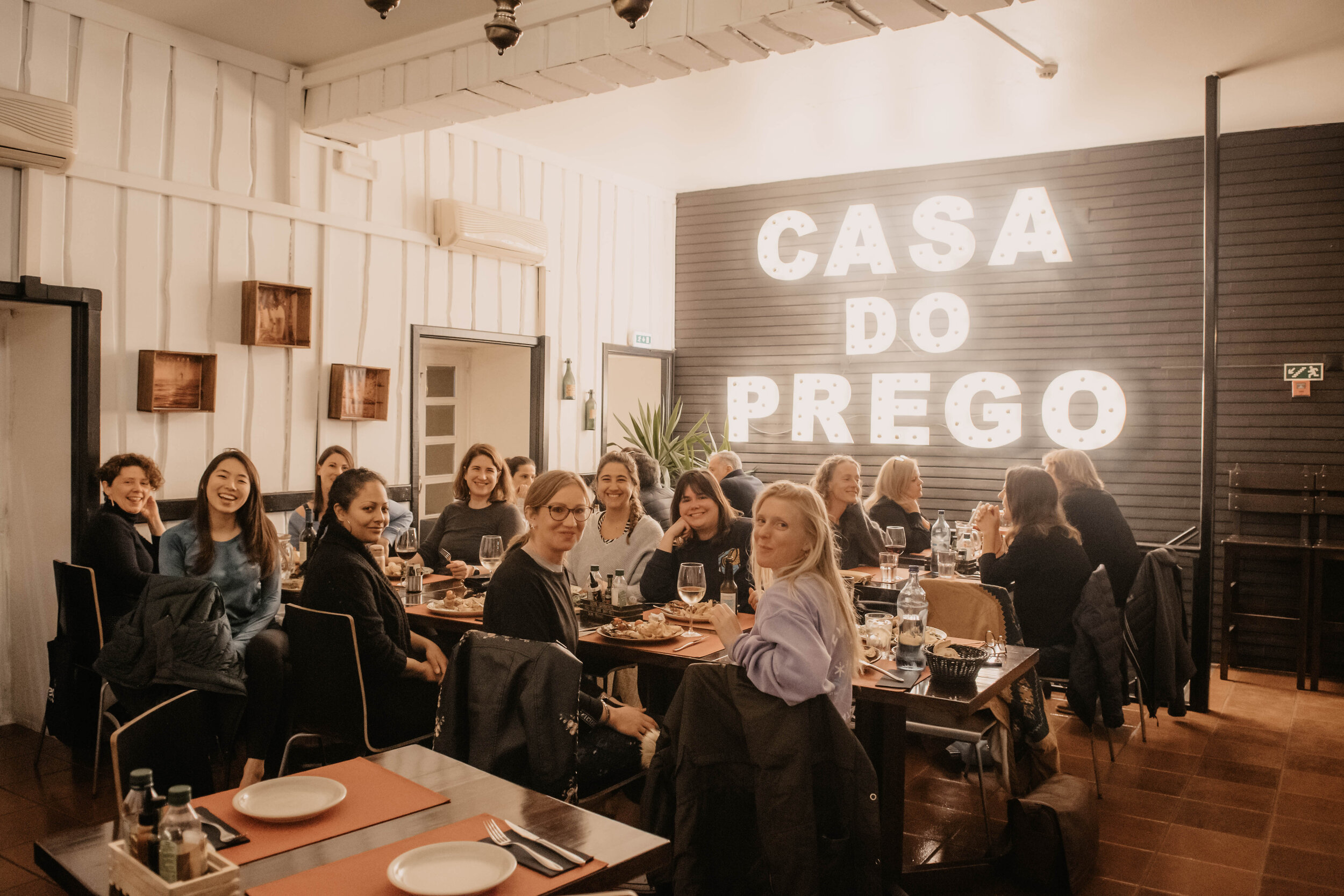 retreat-ride-on-retreats-group-dinner.jpg