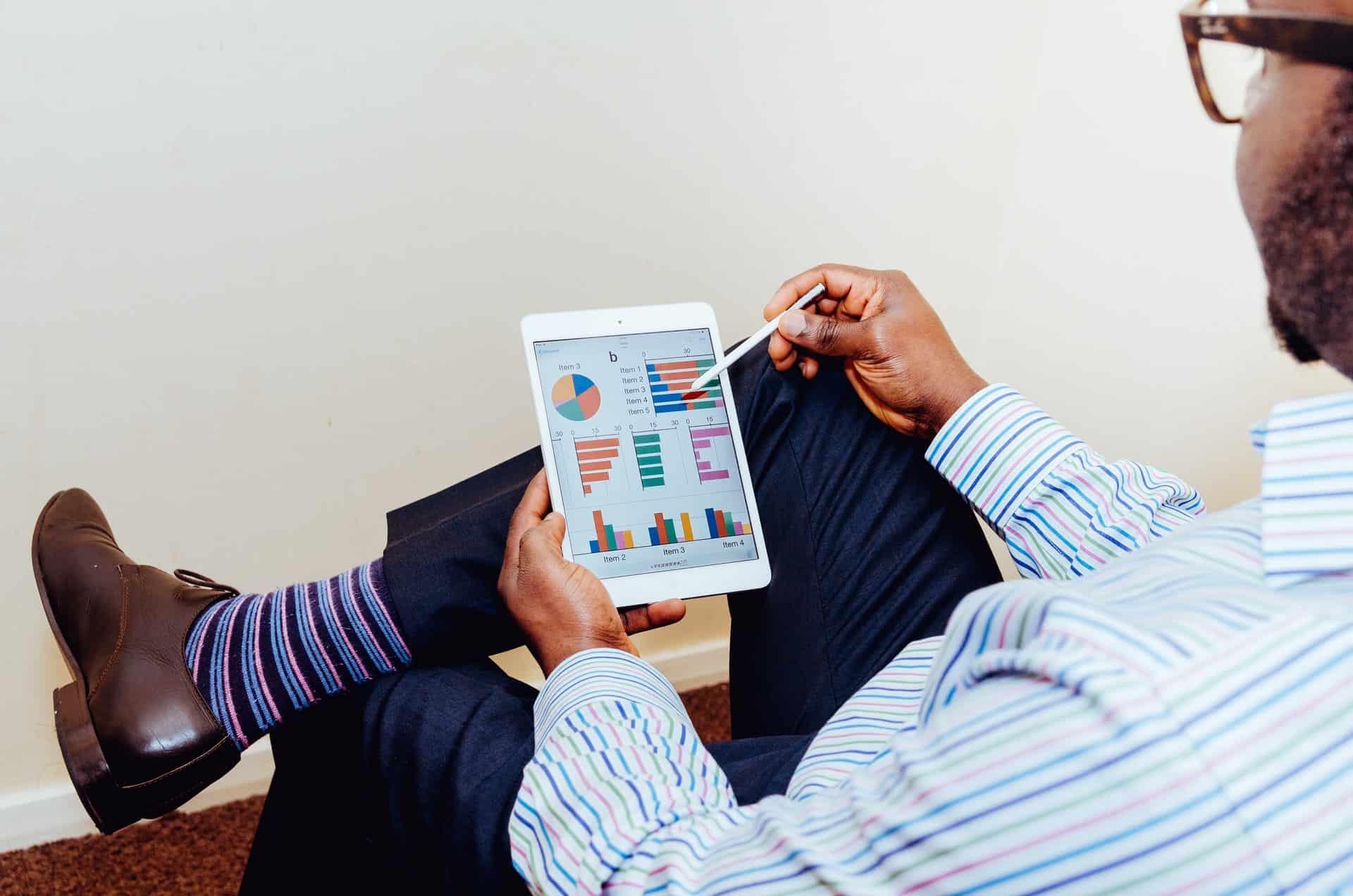 retail predictive analytics dashboard on mobile device