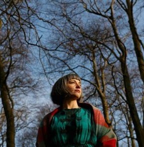 Le Eithne Ní Chatháin (Trí Zoom)