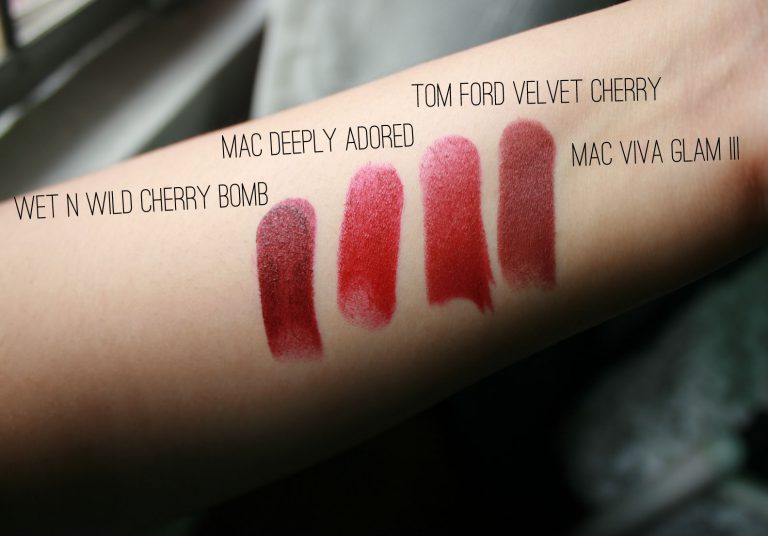 Son TF 08 Velvet Cherry giúp bảo vệ đôi môi