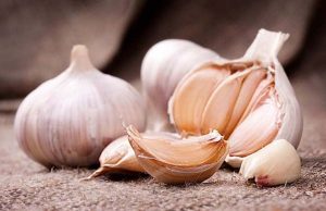 27. Cách hạn chế rụng tóc bằng nước ép tỏi