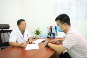 Nguyên nhân khiến cậu nhỏ bị cong