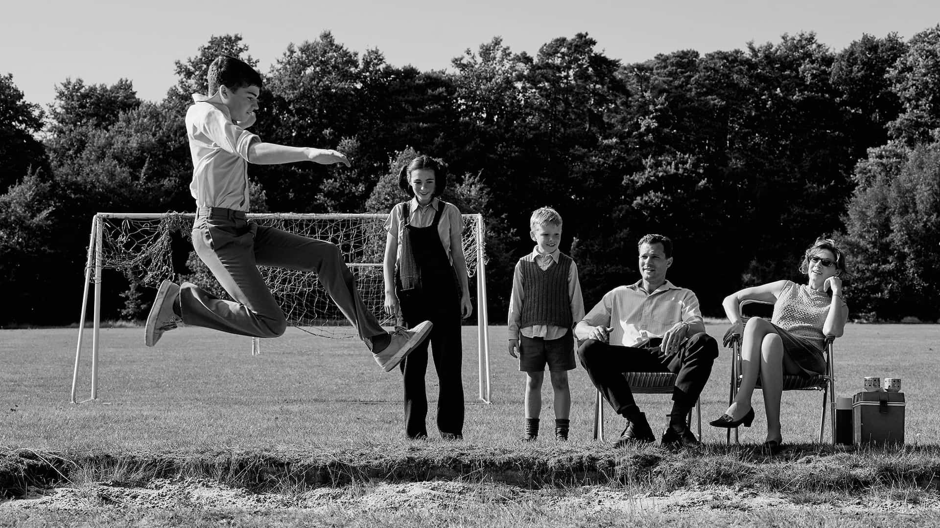 «Белфаст» — Письмо на родину / Библиотека вымерших динозавров