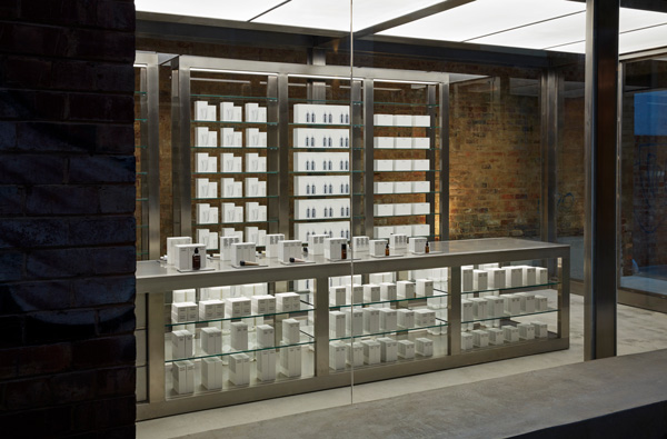 grown alchemist opens first flagship retail lab