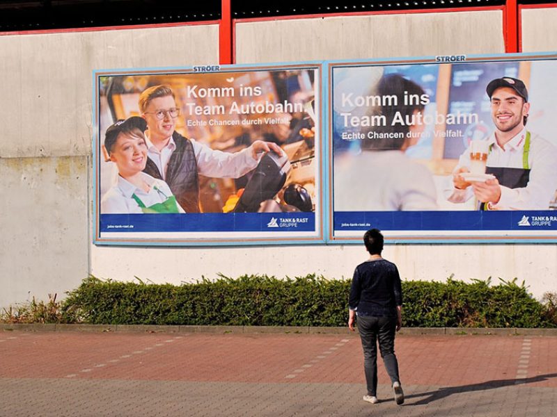 DAS PLAKAT - DER KLASSIKER, AN DEM MAN NIE VORBEIKOMMT OHNE HINZUSCHAUEN.