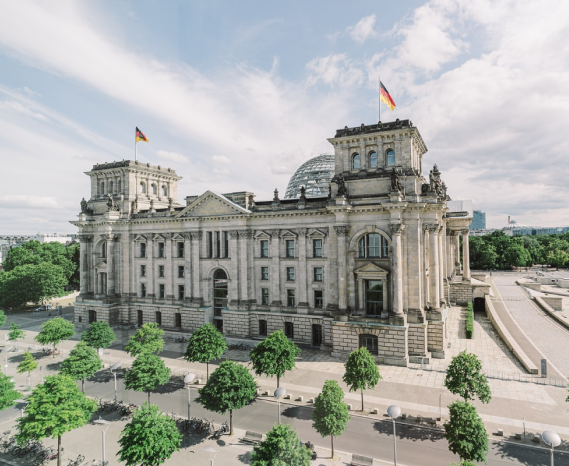 POLITISCHE MEDIAKAMPAGNEN