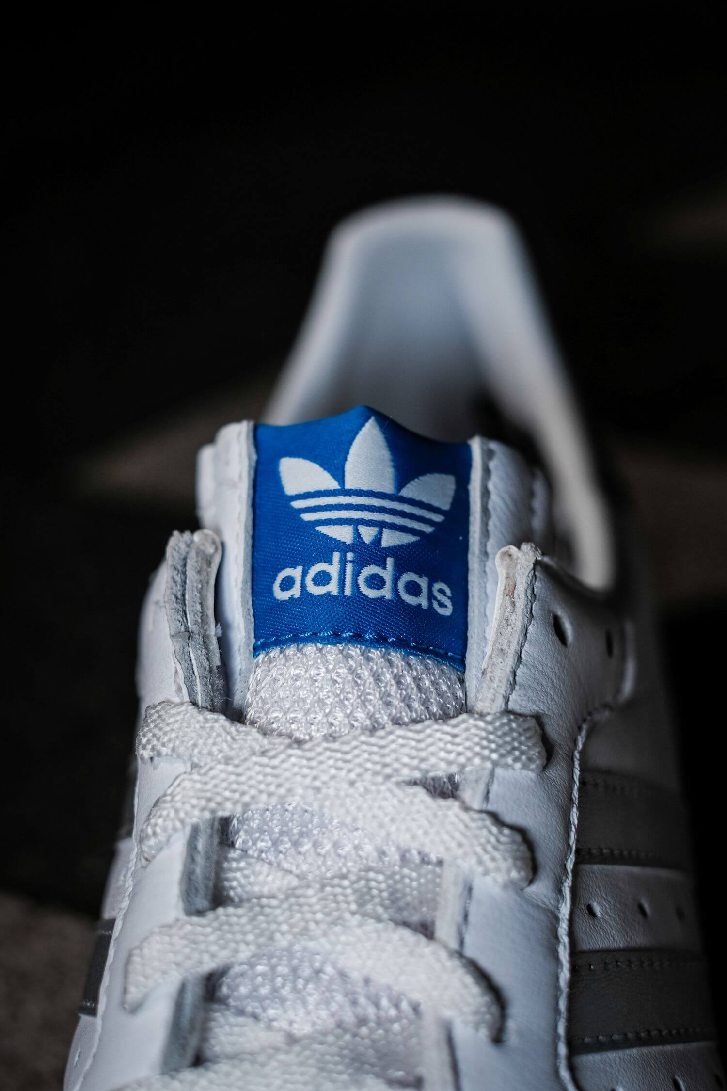 details der zunge - adidas - G.S. - cloud white/silver metallic/wonder white - H01818