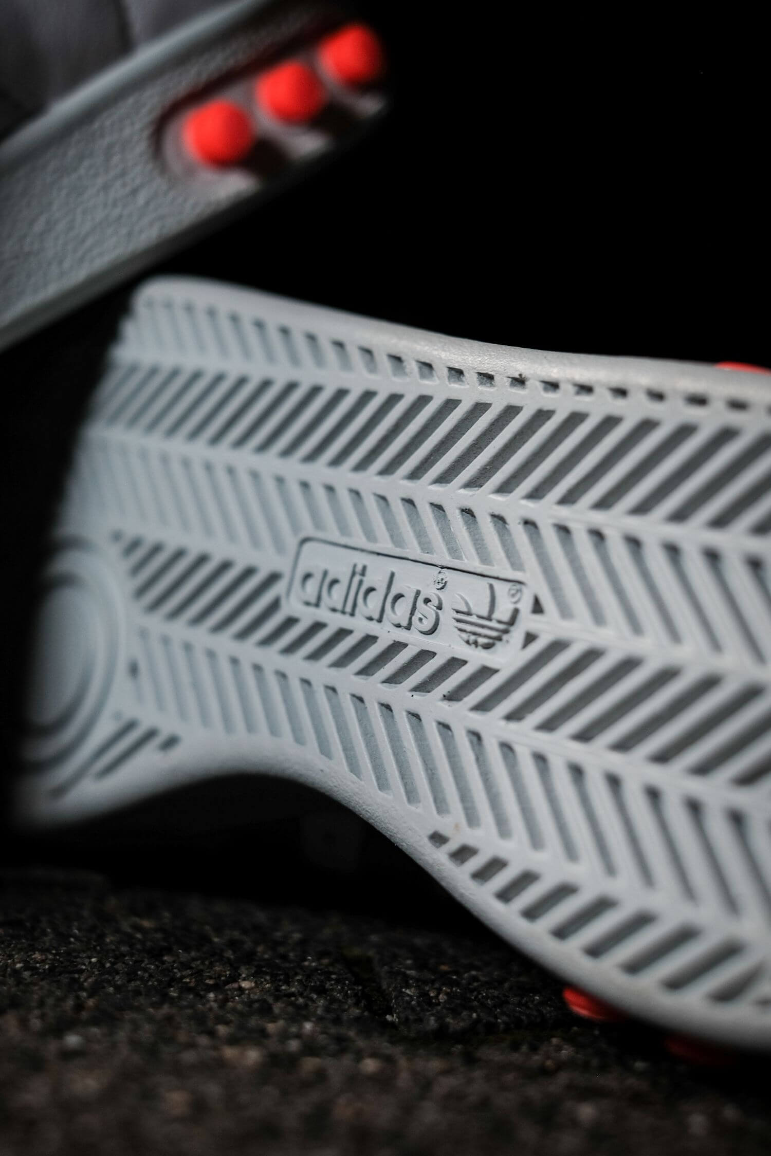 outsole detail - adidas - G.S. - cloud white/silver metallic/wonder white - H01818