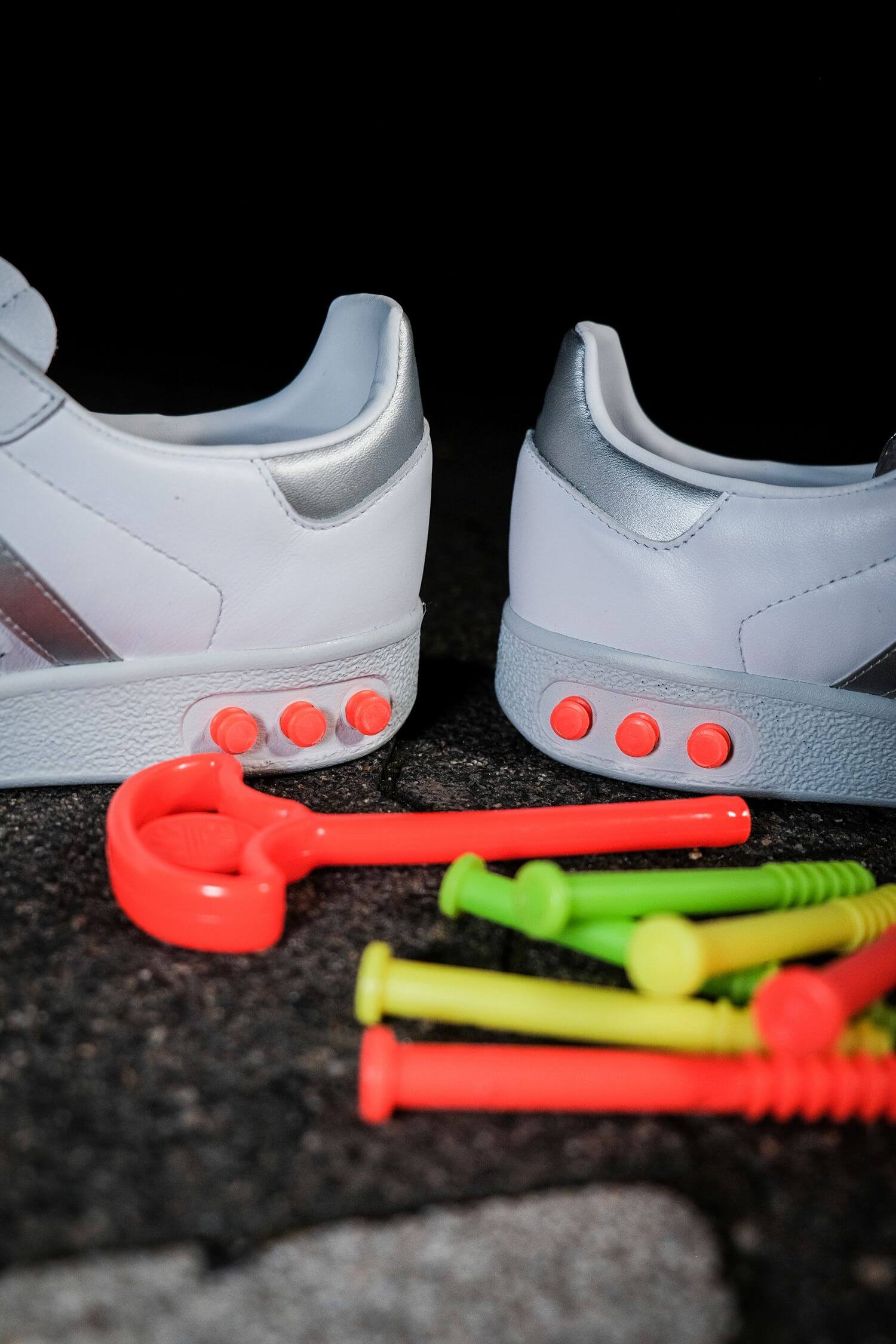 adidas - G.S. - cloud white/silver metallic/wonder white - H01818 - neon orange plug tool and plugs