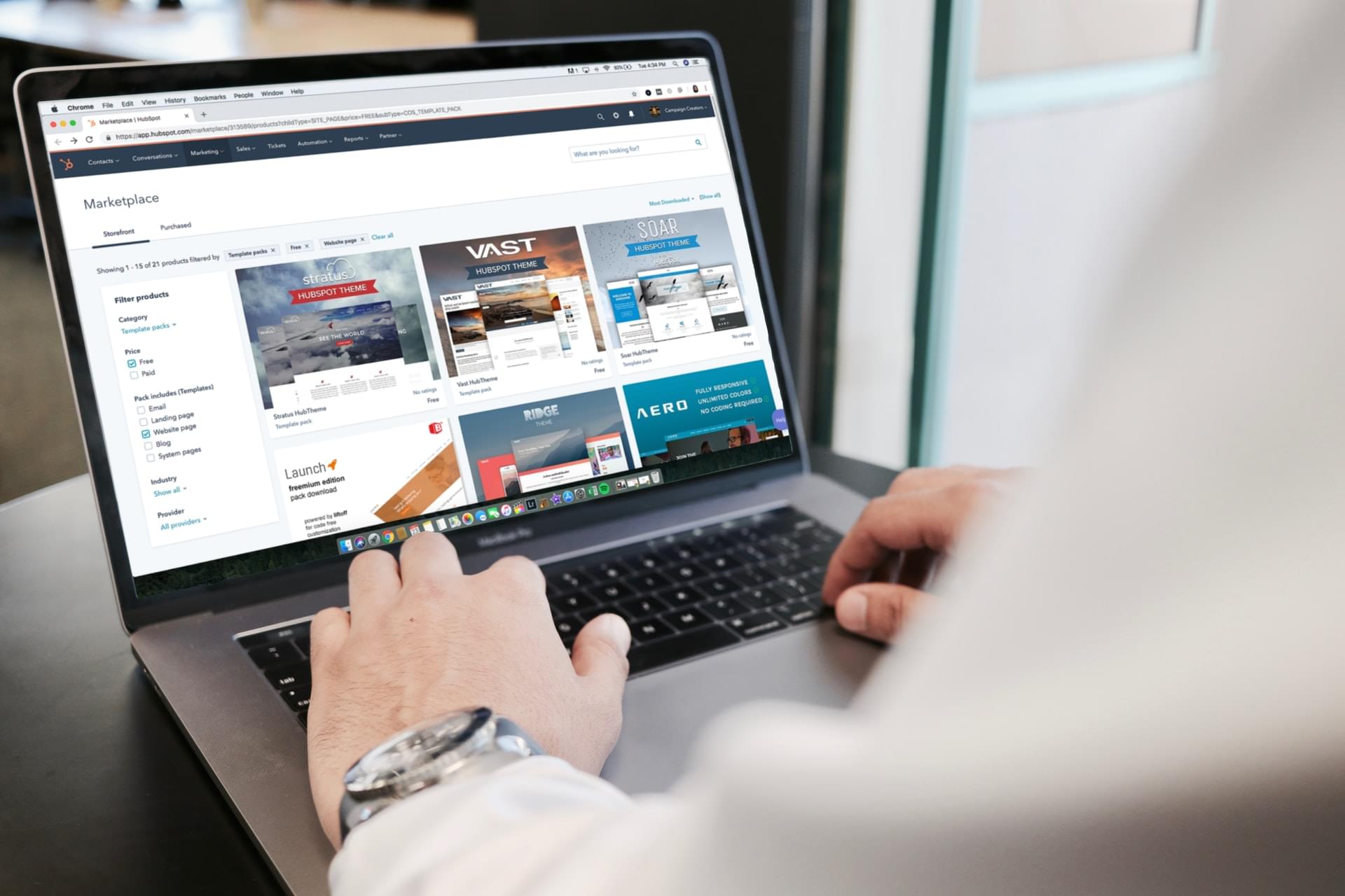 Online Shop auf Laptop