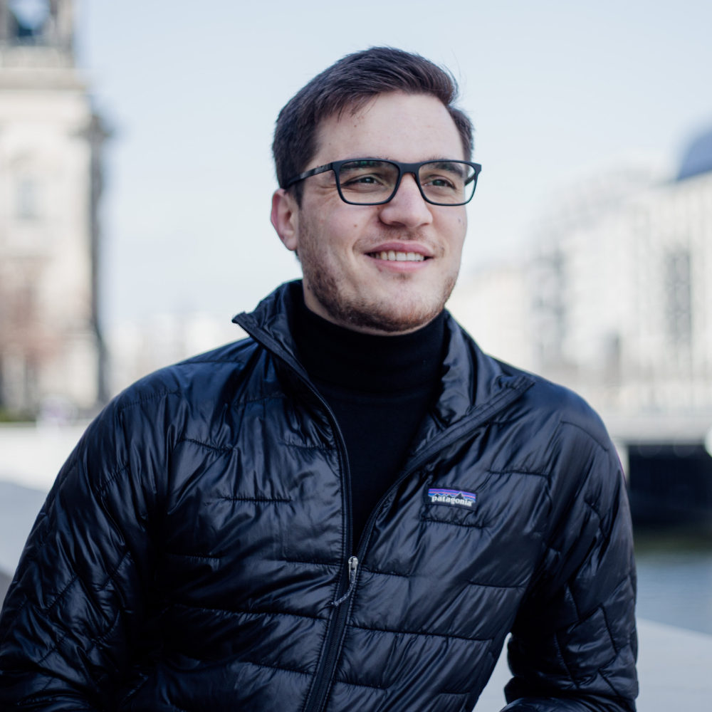 Dragos Nedelcu - Expert Software Coach at CodeWithDragos