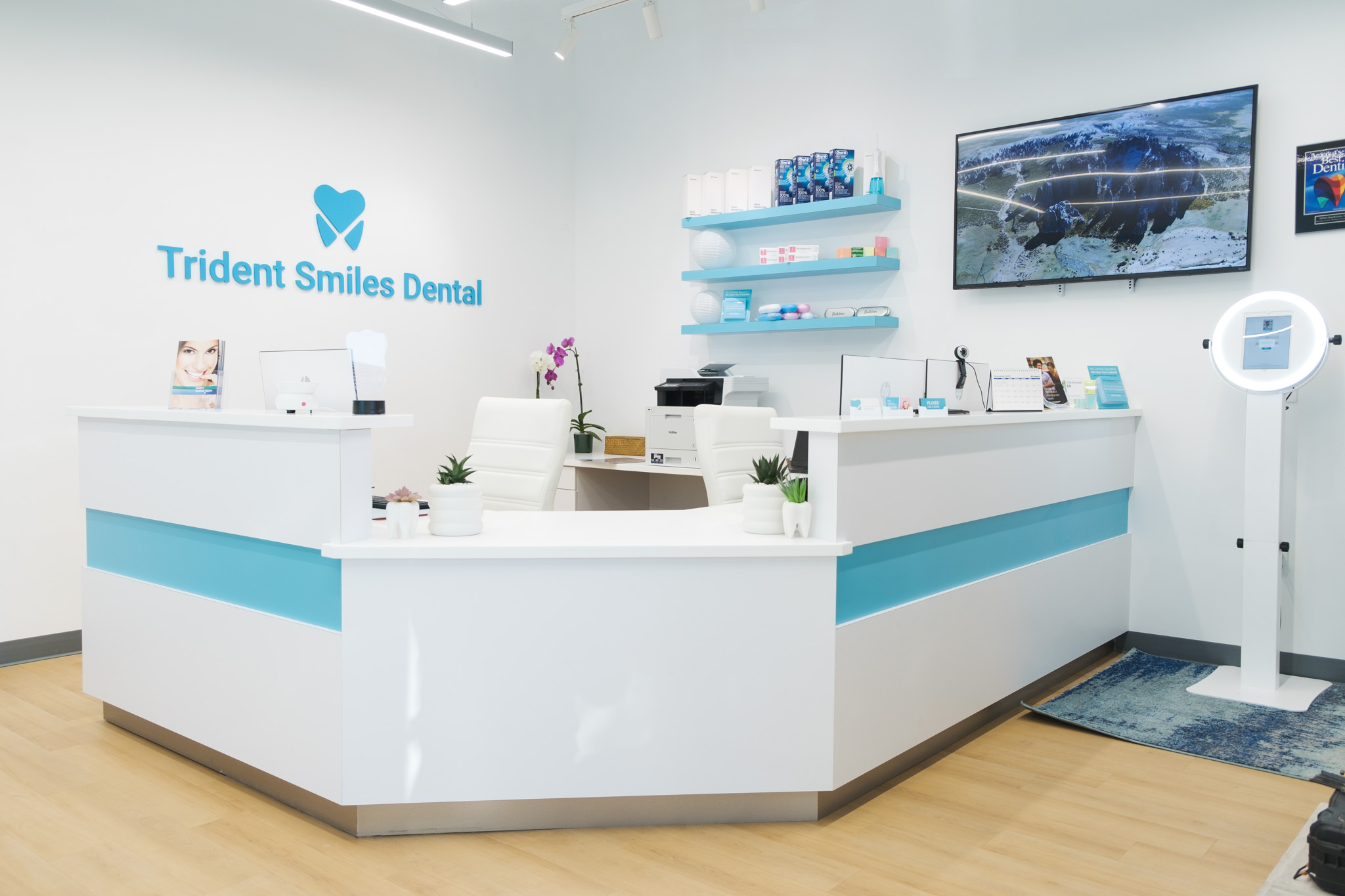 Trident Smiles Dental reception in Sunnyvale with white and blue modern equipment and features