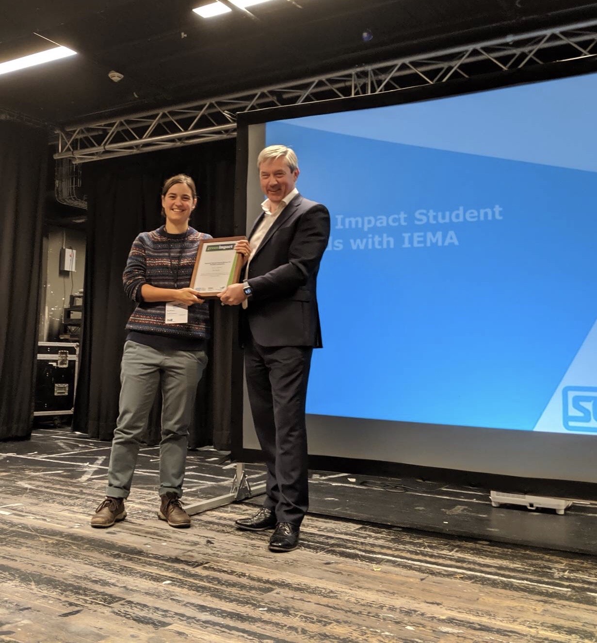 Nia Thomas accepting her award from IEMA Chief Executive, Toby Robins