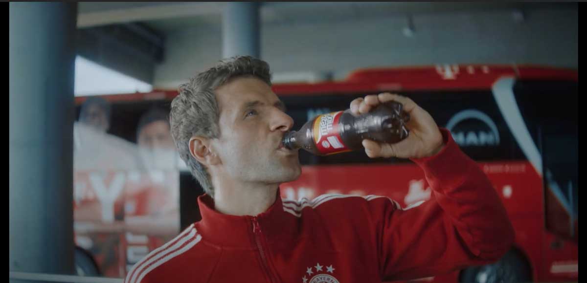 Coca Cola Werbung mit bekannten Fußballern