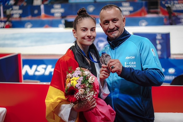 Ela und ihr Vater & Trainer Demirhan Aydin / Quelle: Ela Aydin privat