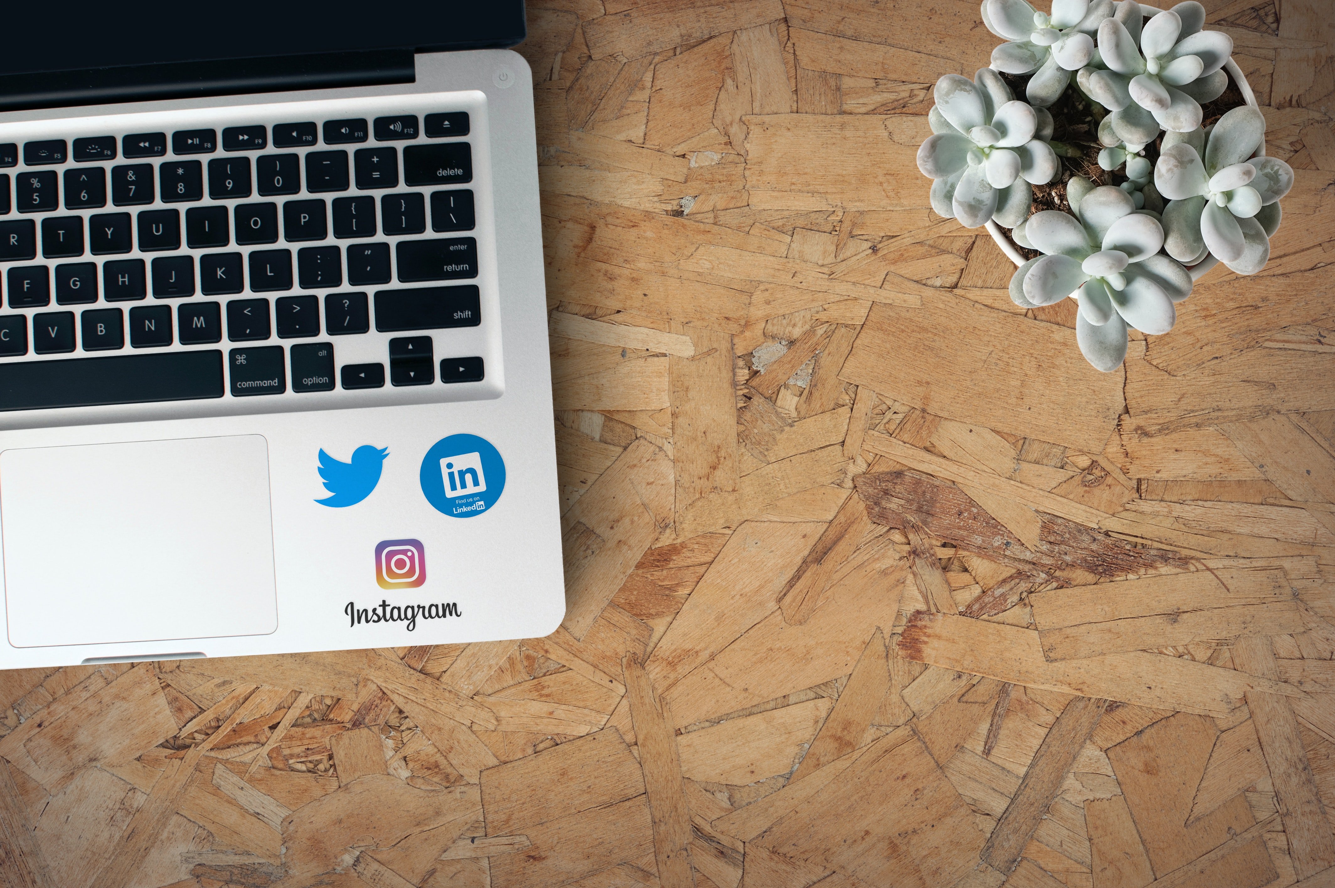 inlytics-linkedin-analytics-tool-hkJK2QwzMwc-unsplash