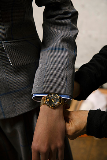 El Libro Amarillo - reloj Versus Versace