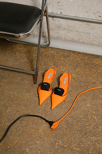 El Libro Amarillo - tacones Prada