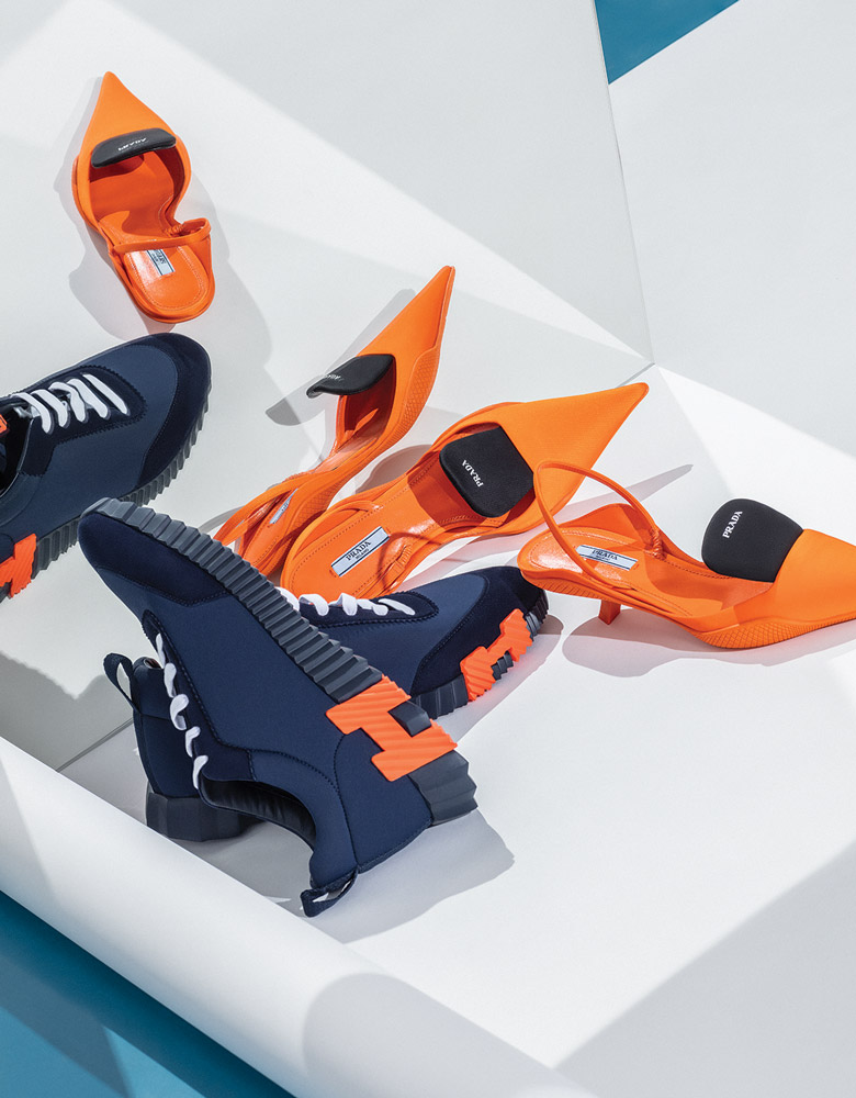 El Libro Amarillo - zapatos Prada _ tenis Hermès
