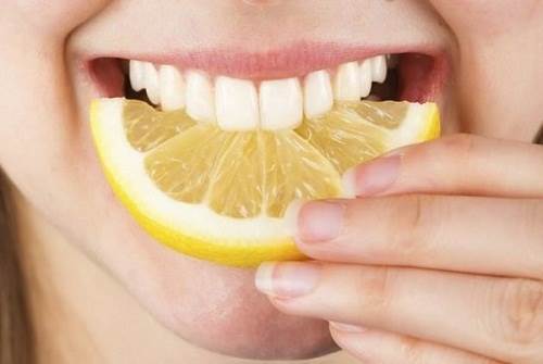 Làm ĐẸP răng hiệu quả tại nhà bằng chanh tươi